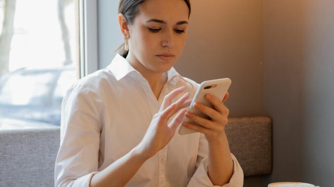 pexels-anna-nekrashevich-7550823 Handy